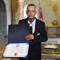 Le médecin Mohamed Nouri Ben Mbarek décoré par le Président de la République