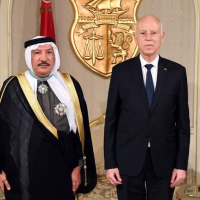 Saied décore l’ambassadeur de l’Arabie Saoudite en Tunisie des insignes de Grand officier de l’Ordre de la République