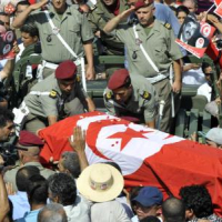 Des milliers de citoyens aux funérailles nationales du martyr Mohamed Brahmi