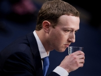 Facebook : en grande difficulté, Mark Zuckerberg ne prévoit pas de démissionner