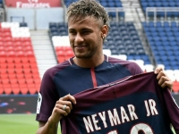 Foot : Neymar annonce qu'il reste au Paris Saint-Germain