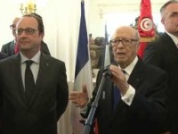 François Hollande accompagne Beji Caid Essebsi à l’embrassade de Tunisie à Paris