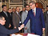 Habib Essid et des membres du gouvernement contribuent au fond de lutte contre le terrorisme
