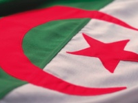 L’Algérie remet à la Tunisie une liste de 13 hommes d’affaires qui financent des groupes terroristes