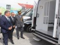 La Direction générale des prisons réceptionne un lot de véhicules de transport de prisonniers, à titre de don américain