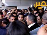 Le public du CA reçoit Slim Riahi à l'aéroport Tunis Carthage