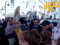 Manifestation "un million de chaussures jetées devant le ministère de la femme" à Tunis