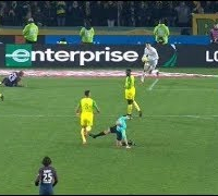 Nantes-PSG: L'arbitre tacle un joueur puis l'exclut